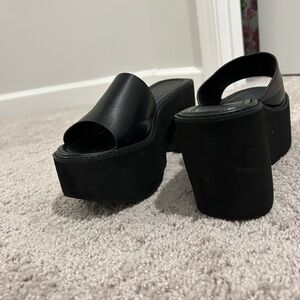 WOMEN’S VERSATILE BLACK CHUNKY HEEL